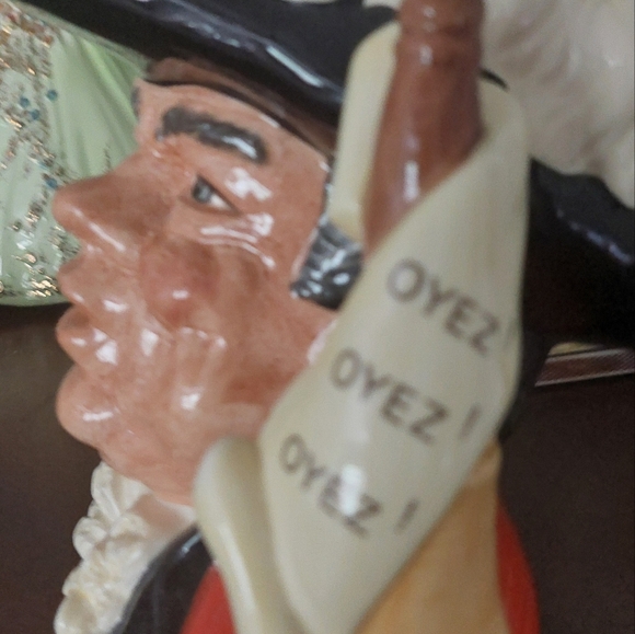 SOLD Royal Doulton town cryer - Picture 3 of 4